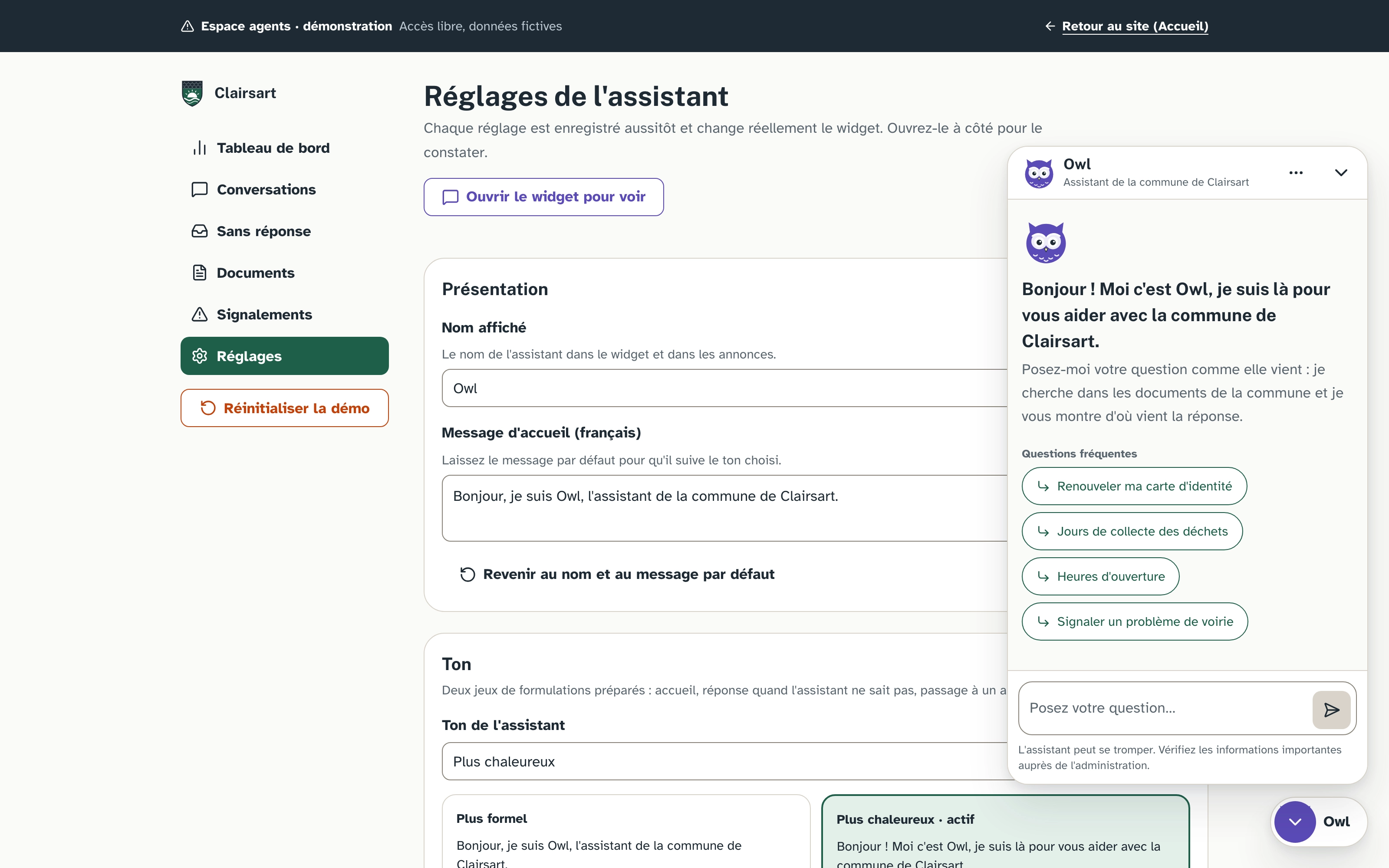 Page des réglages de l'assistant avec le ton « Plus chaleureux » choisi, et le widget ouvert à côté qui affiche le nouveau message d'accueil.