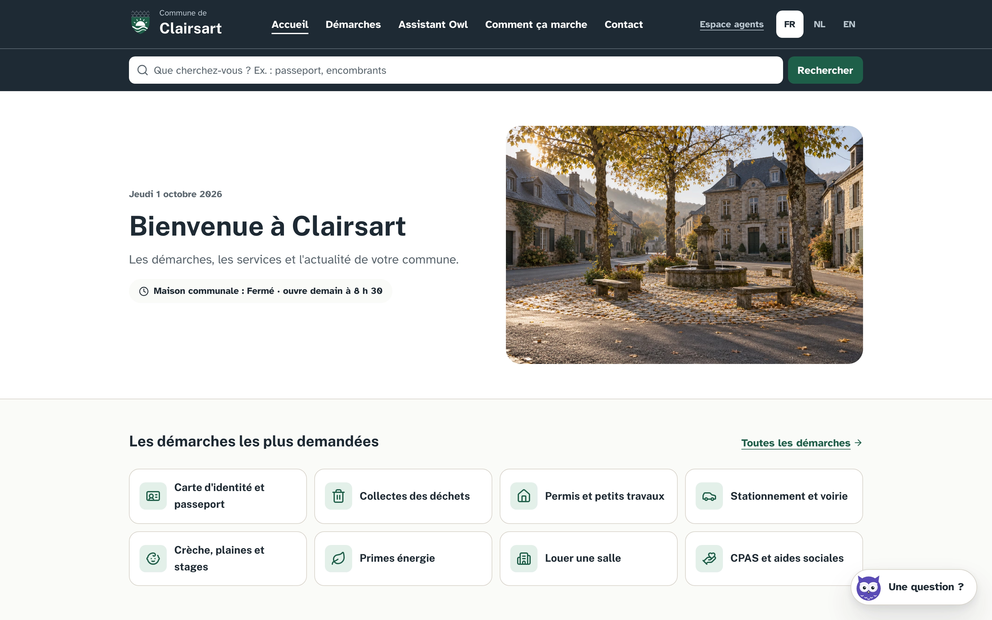 Page d'accueil du site de la commune de Clairsart : bandeau ardoise, recherche, photo de la place du village et grille des démarches les plus demandées.